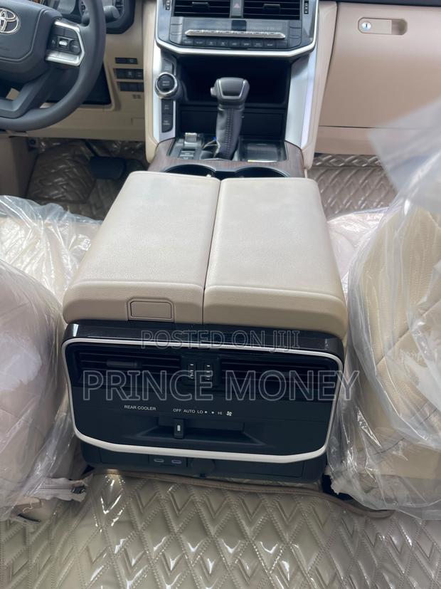 Toyota Land Cruiser 2022 White