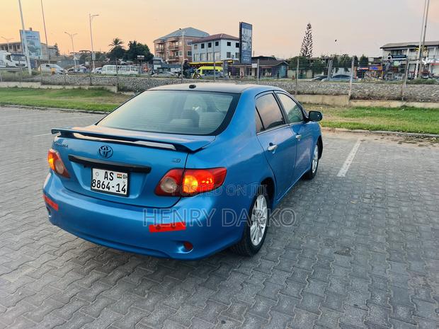 Toyota Corolla 2010 Blue