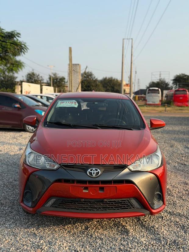 Toyota Vitz 1.3 AWD 5dr 2016 Red