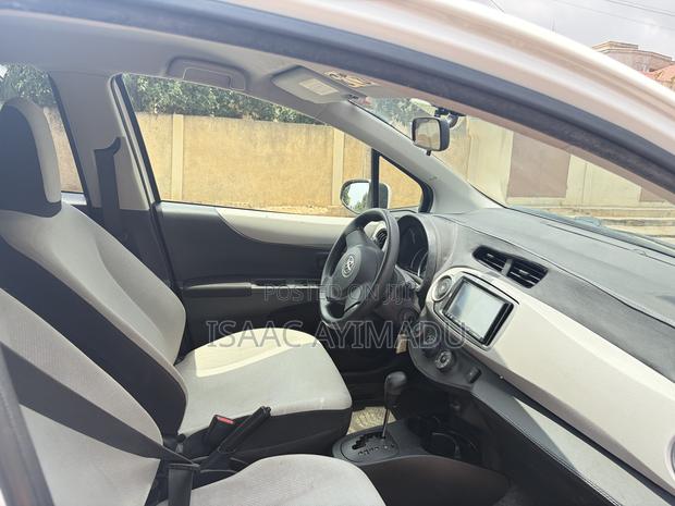 Toyota Vitz 1.3 FWD 3dr 2012 White