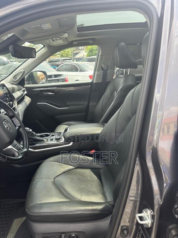 Toyota Highlander Limited 2021 Gray