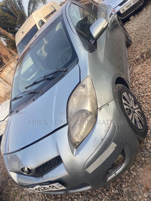 Toyota Vitz 2010 Gray