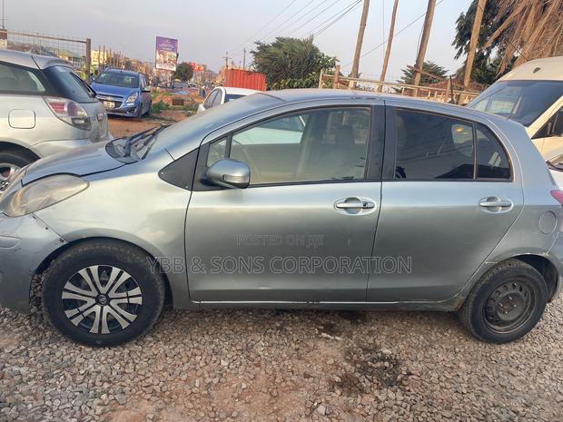 Toyota Vitz 2010 Gray