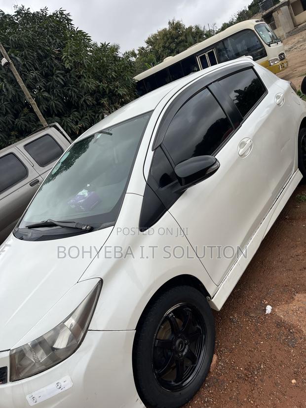Toyota Vitz 1.5 FWD 3dr 2015 White