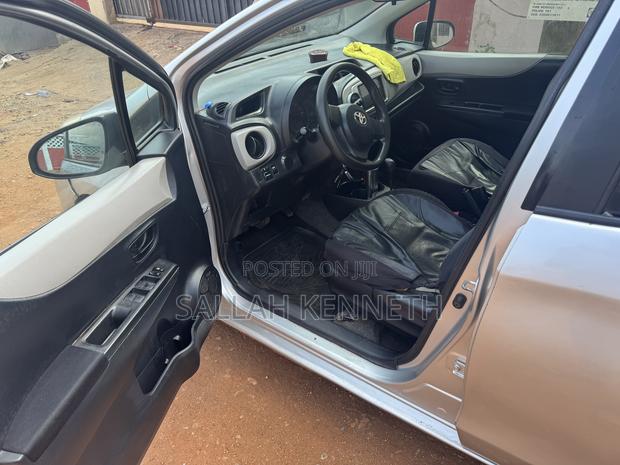 Toyota Vitz 2012 Silver