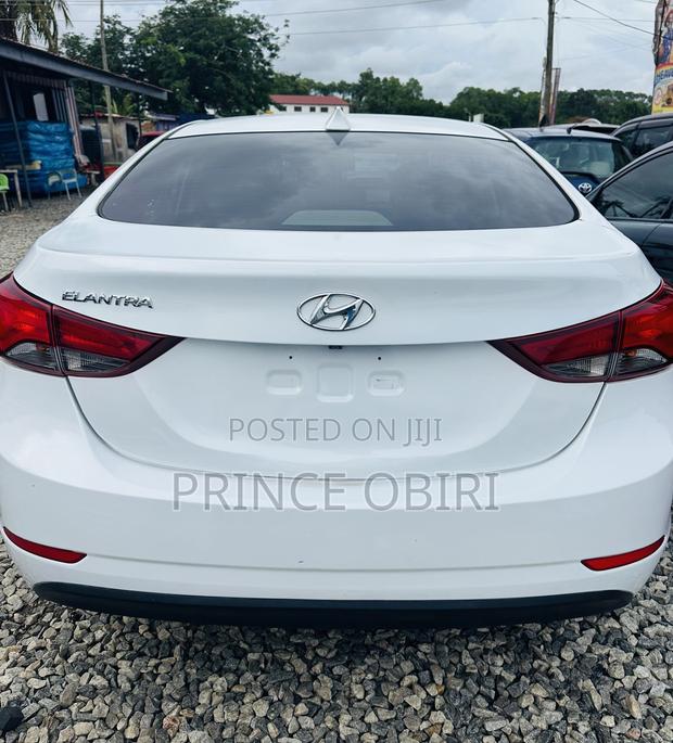 Hyundai Elantra Limited 4dr Sedan (1.8L 4cyl 6A) 2015 White