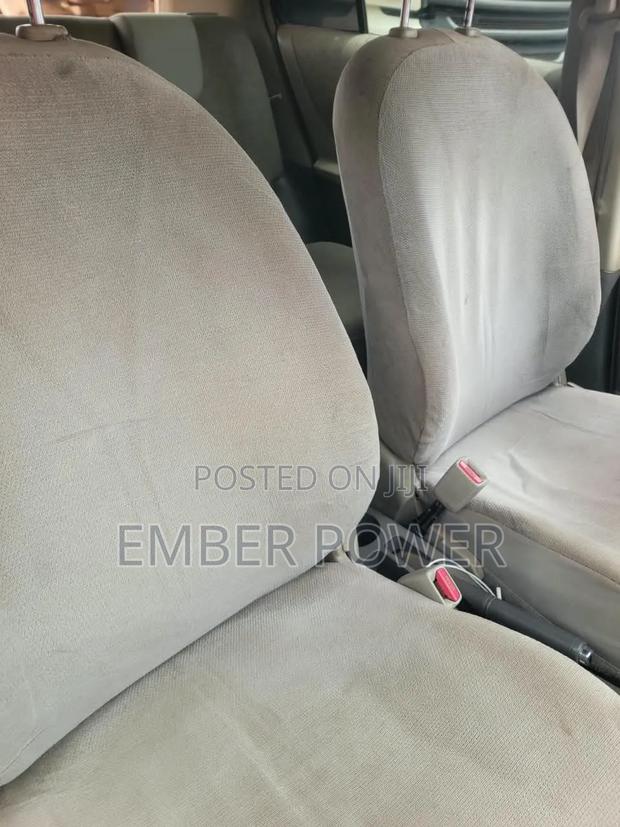 Toyota Vitz 2010 Silver