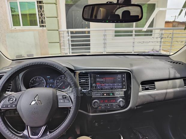Mitsubishi Outlander SEL AWC 2019 Gray