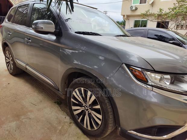 Mitsubishi Outlander SEL AWC 2019 Gray