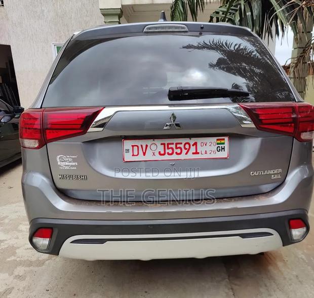 Mitsubishi Outlander SEL AWC 2019 Gray