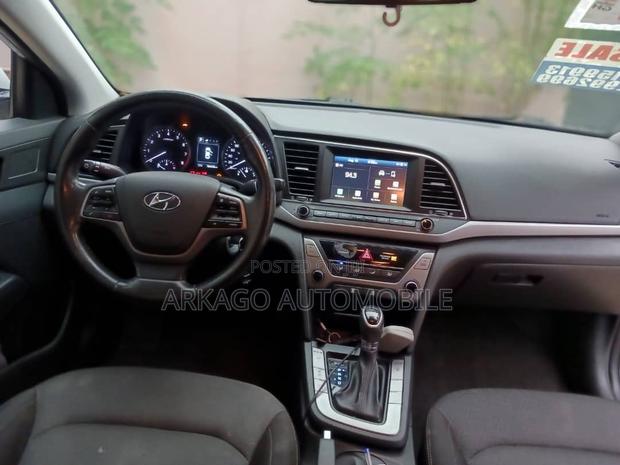 Hyundai Elantra SEL 2018 Silver
