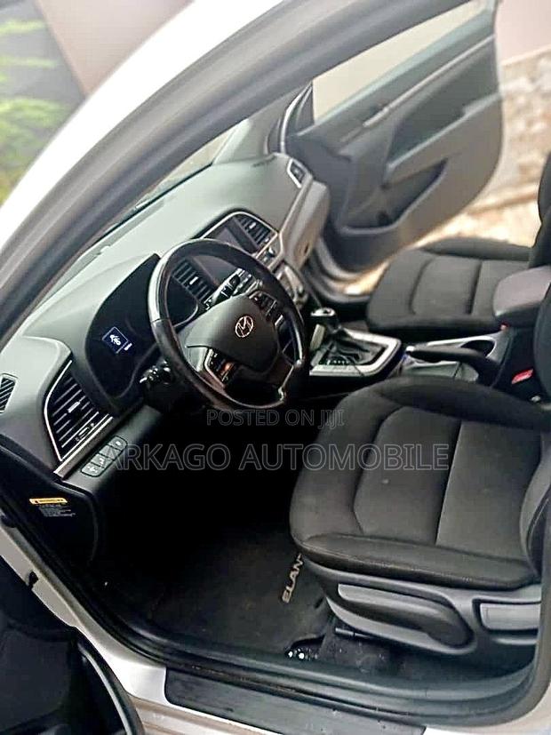 Hyundai Elantra SEL 2018 Silver