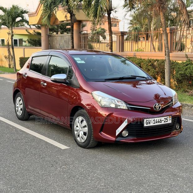 Toyota Vitz 1.3 FWD 5dr 2015 Burgundy