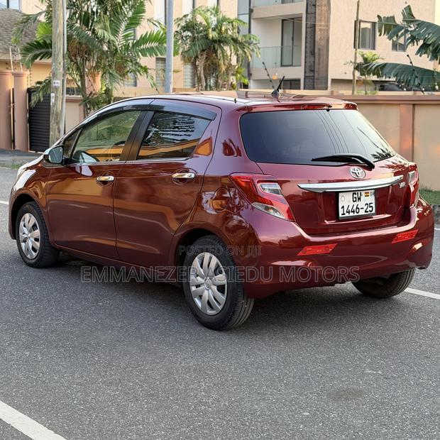 Toyota Vitz 1.3 FWD 5dr 2015 Burgundy