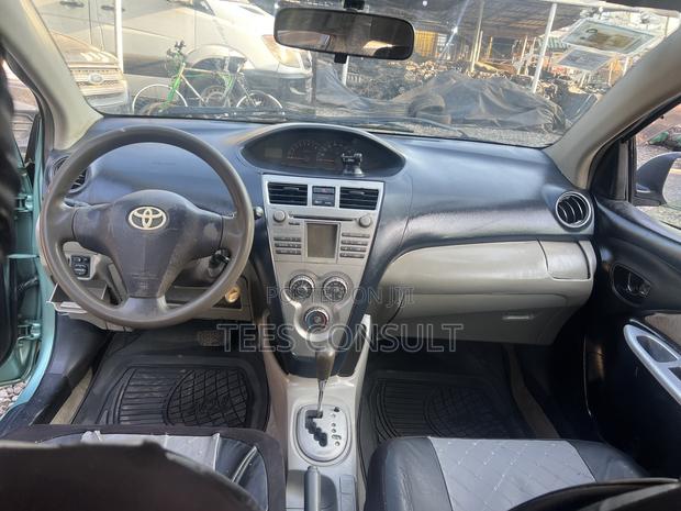 Toyota Belta 2010 Green
