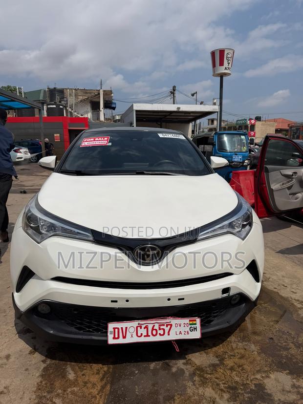 Toyota C-HR XLE Prermium FWD (2.0L 4cyl 2AM) 2018 White