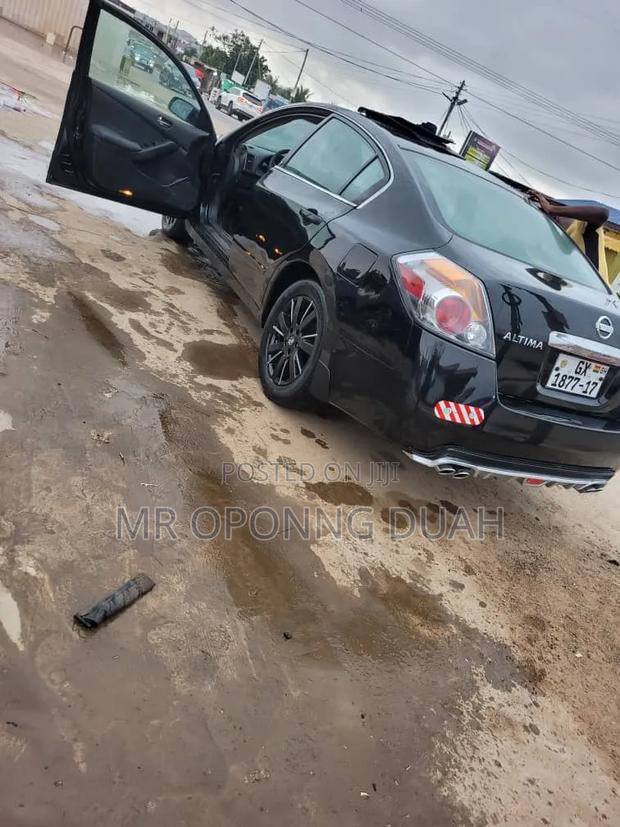 Nissan Altima 2010 Black
