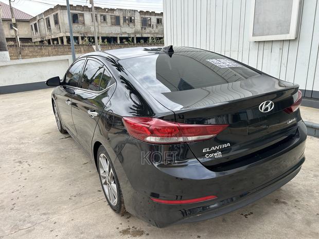 Hyundai Elantra Limited Sedan FWD (2.0L 4cyl 6A) 2017 Black