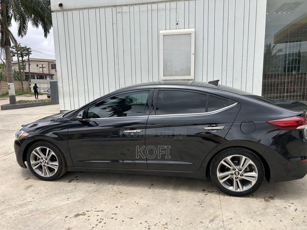 Hyundai Elantra Limited Sedan FWD (2.0L 4cyl 6A) 2017 Black