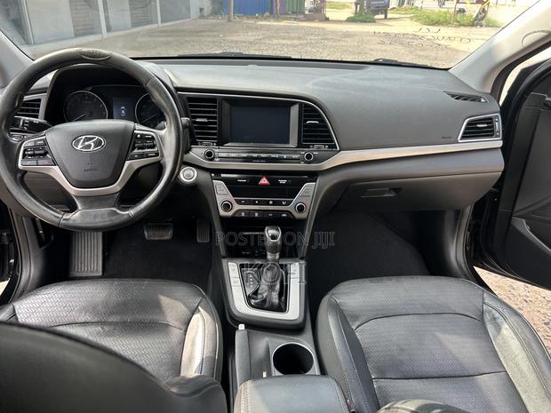 Hyundai Elantra Limited Sedan FWD (2.0L 4cyl 6A) 2017 Black