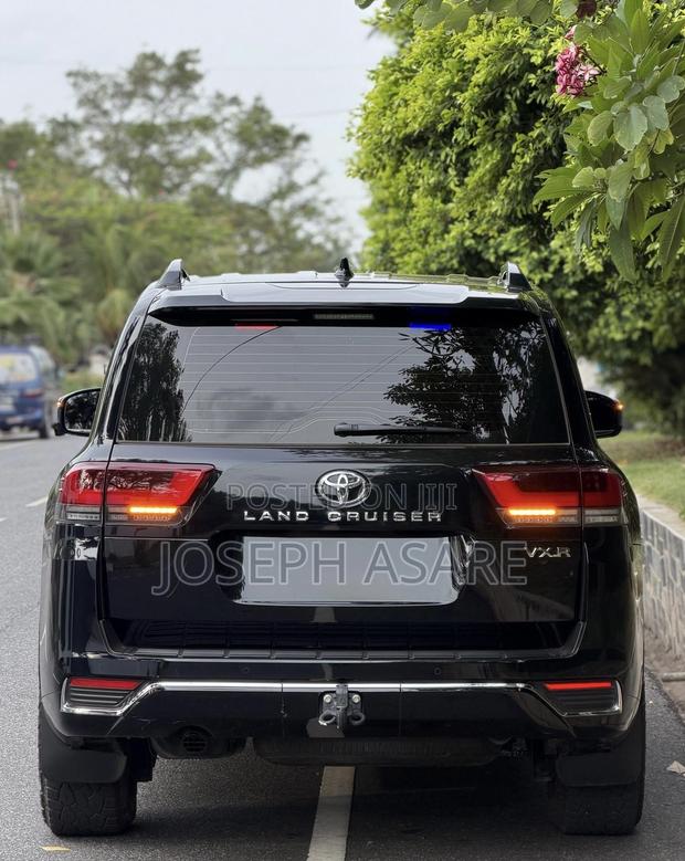 Toyota Land Cruiser 2025 Black