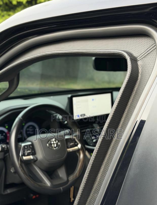 Toyota Land Cruiser 2025 Black