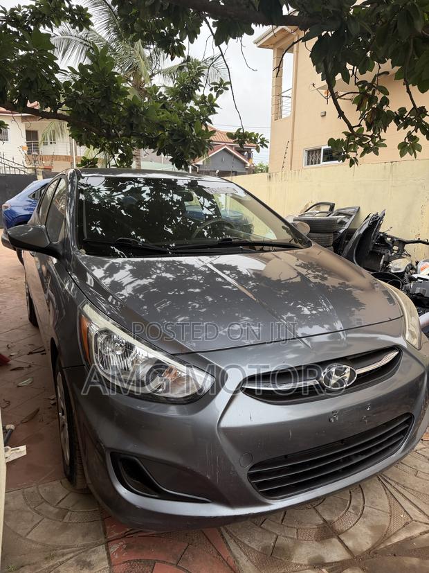 Hyundai Accent SE Hatchback 2016 Gray