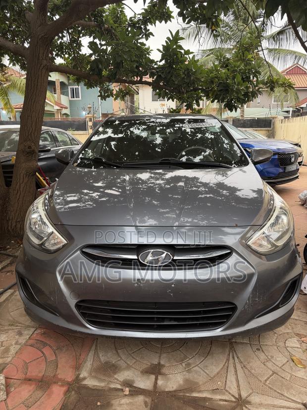 Hyundai Accent SE Hatchback 2016 Gray