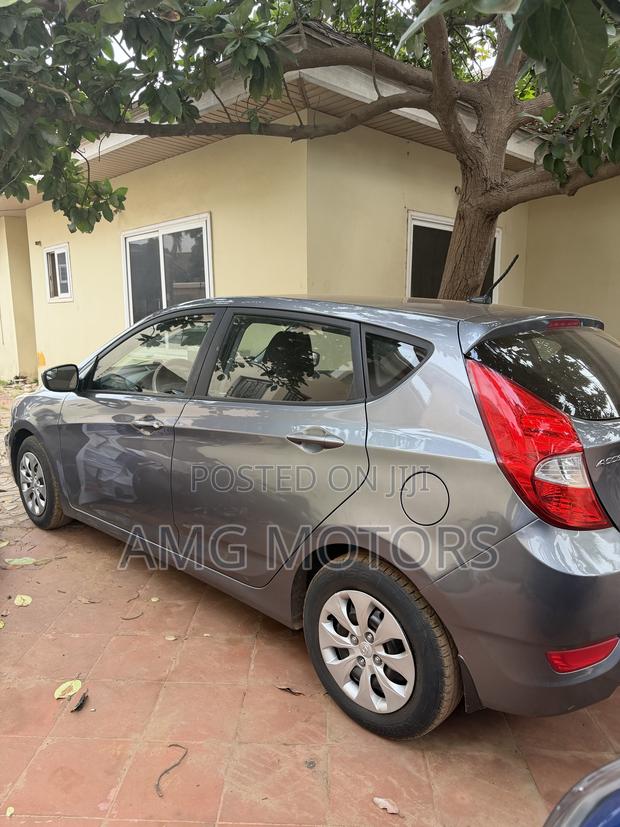 Hyundai Accent SE Hatchback 2016 Gray
