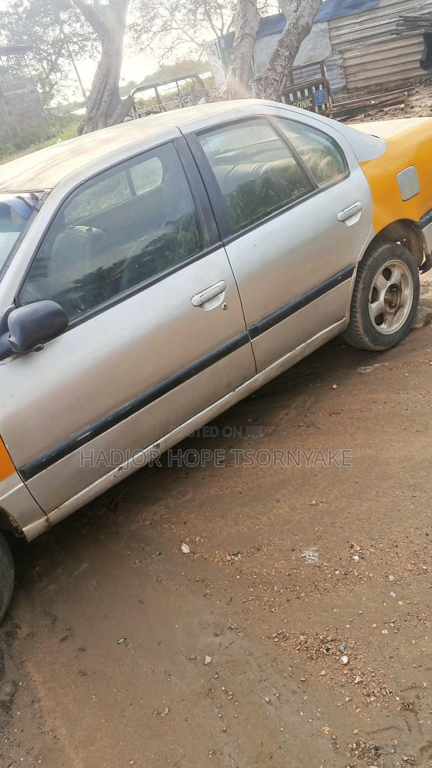 Nissan 1400 2001