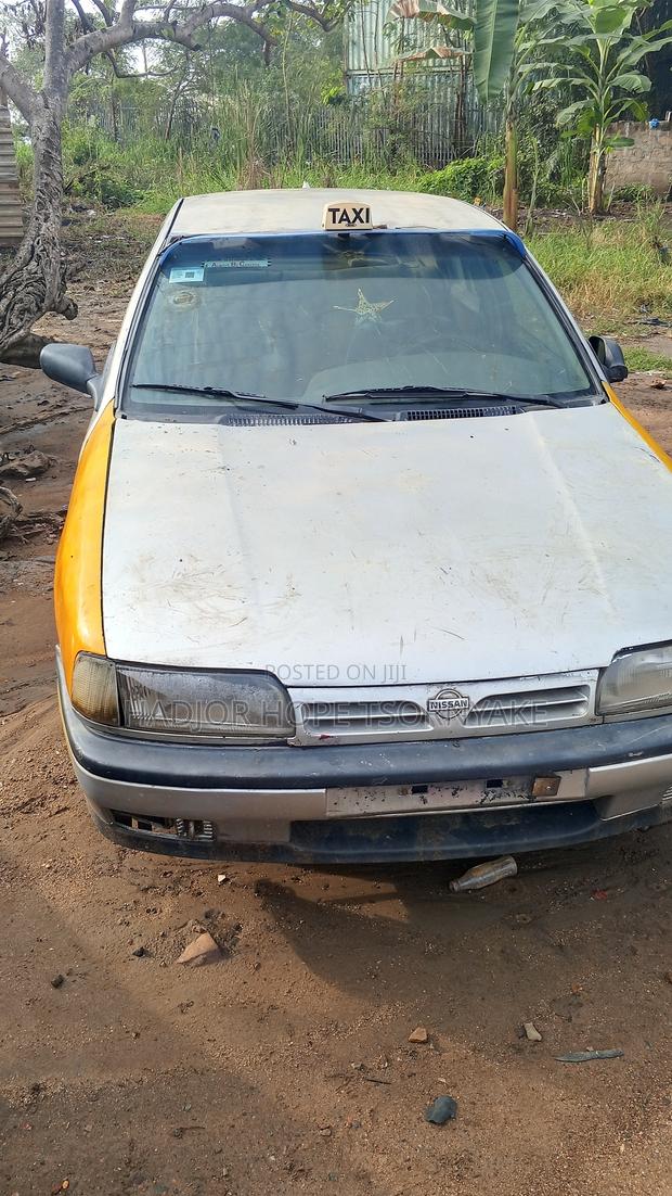Nissan 1400 2001