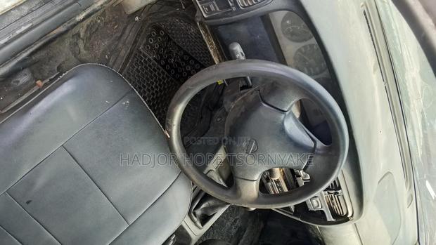 Nissan 1400 2001