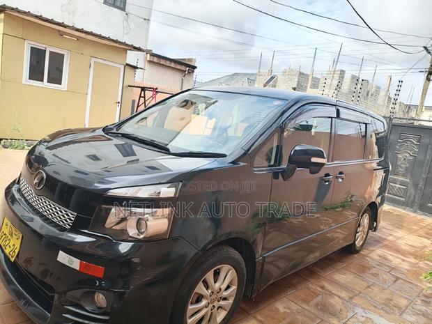 Toyota Voxy 2010 Black