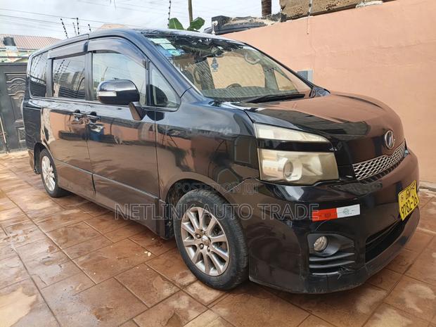 Toyota Voxy 2010 Black