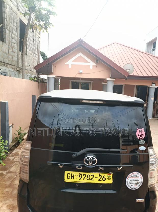 Toyota Voxy 2010 Black