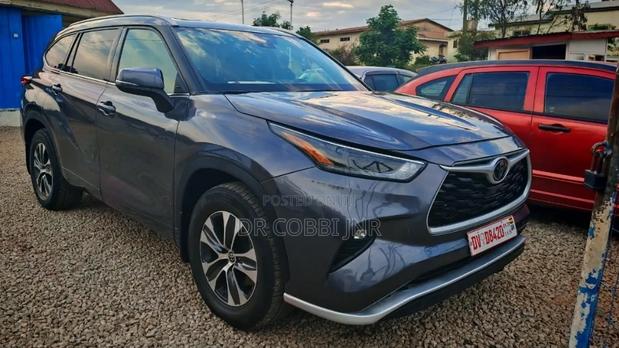 Toyota Highlander XLE 2021 Gray