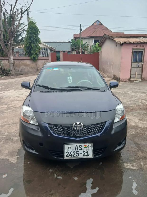 Toyota Yaris Base Sedan 4dr 2010 Black