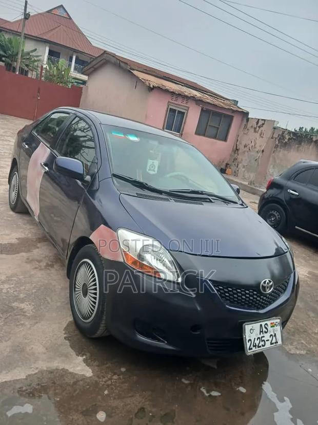 Toyota Yaris Base Sedan 4dr 2010 Black