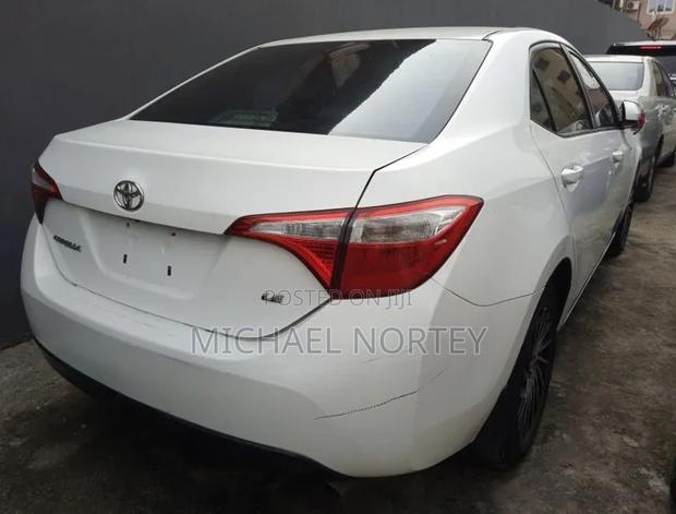 Toyota Corolla LE 4dr Sedan (1.8L 4cyl CVT) 2016 White