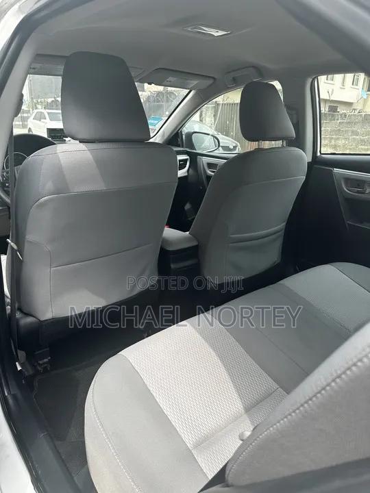 Toyota Corolla LE 4dr Sedan (1.8L 4cyl CVT) 2016 White