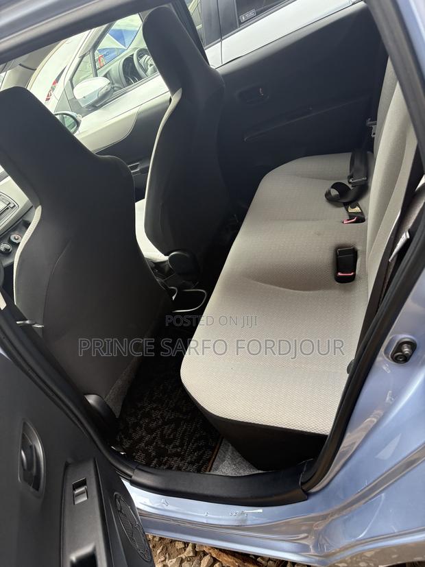 Toyota Vitz 2013 Silver