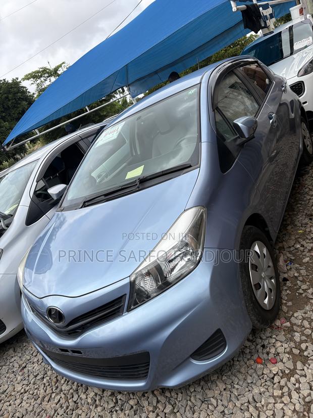 Toyota Vitz 2013 Silver