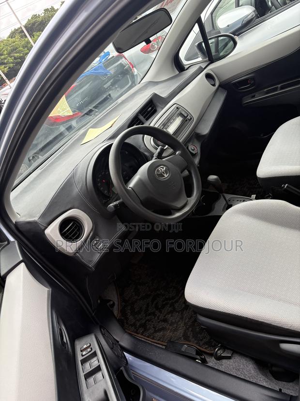 Toyota Vitz 2013 Silver