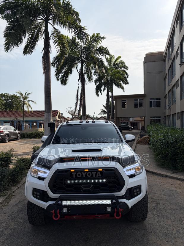 Toyota Tacoma 2022 White