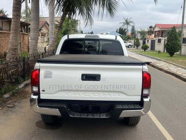 Toyota Tacoma SR5 2022 White