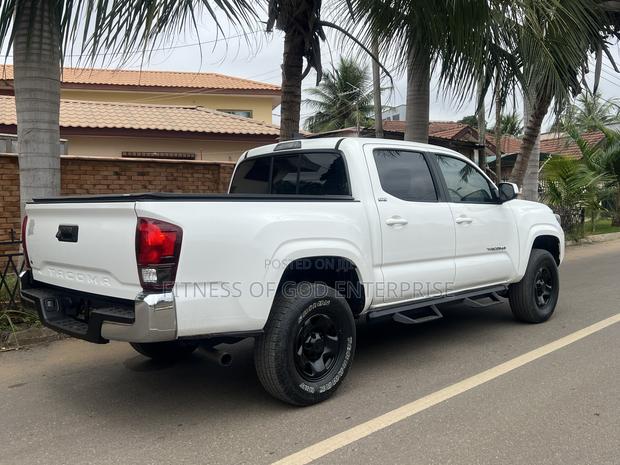 Toyota Tacoma SR5 2022 White