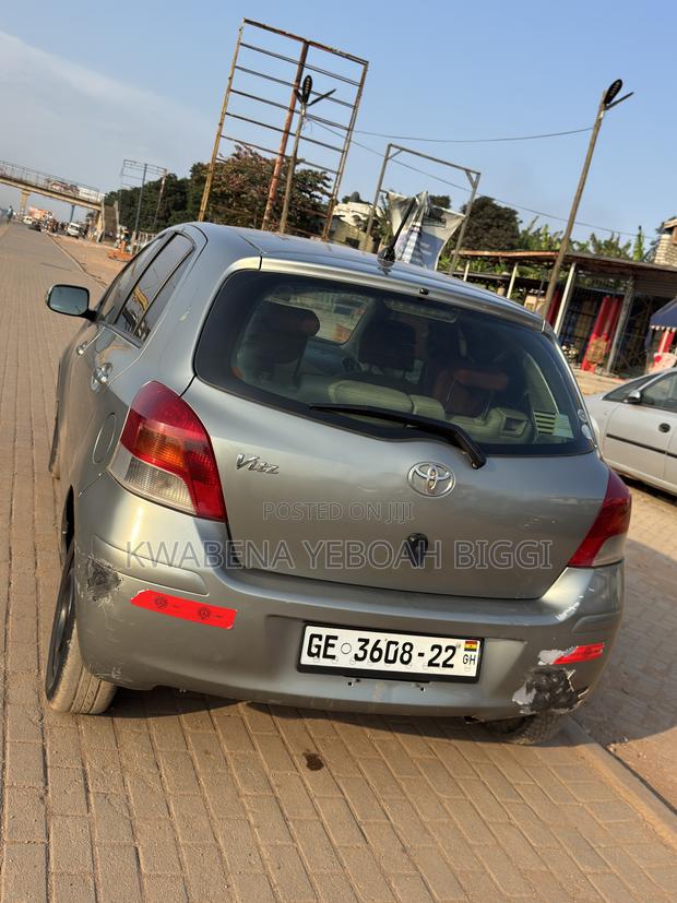 Toyota Vitz 2010 Gray