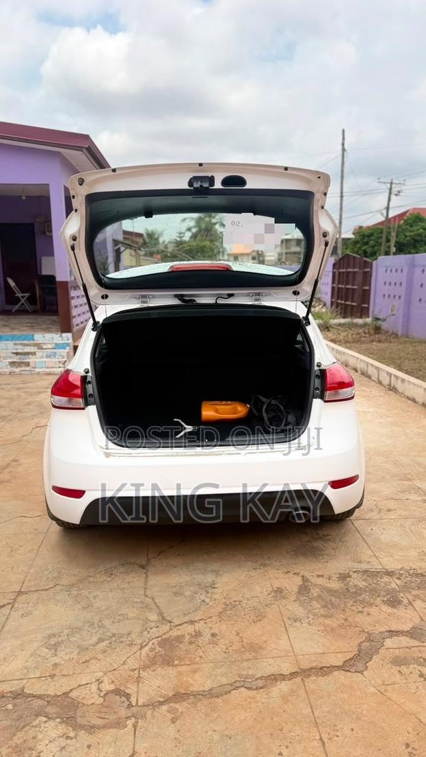 Kia Forte SX Hatchback 2017 White