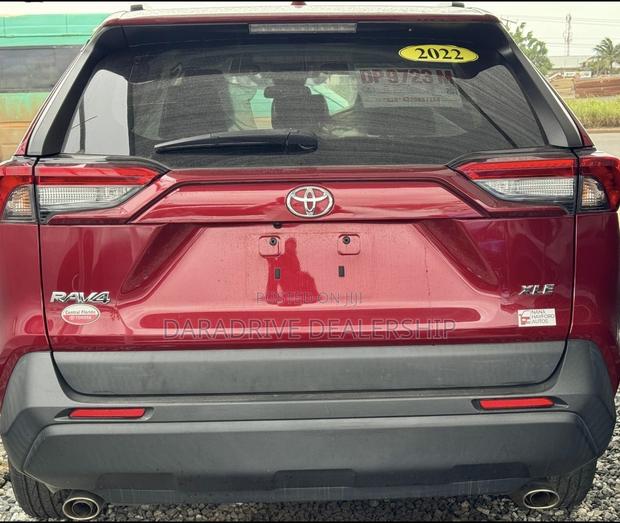 Toyota RAV4 XLE 2022 Red