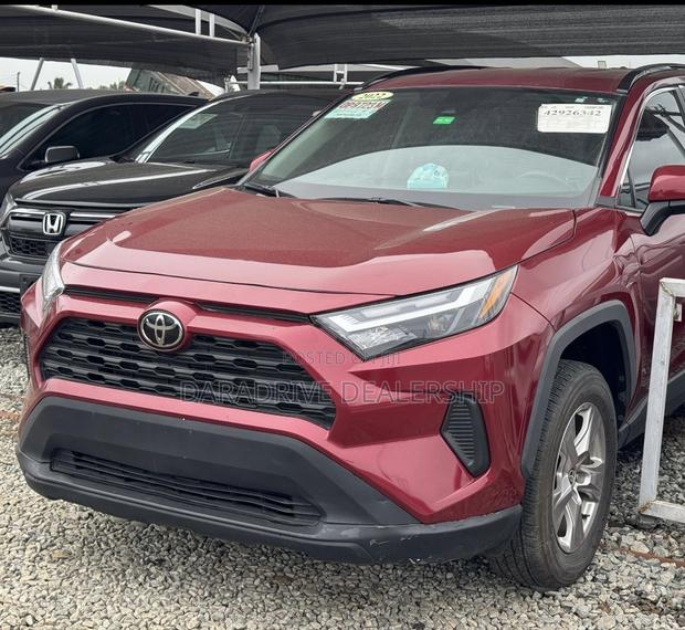 Toyota RAV4 XLE 2022 Red